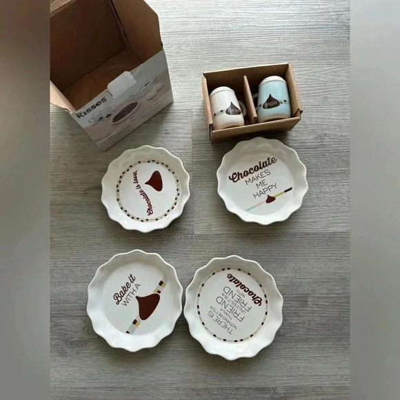 Kisses 6 PIECE MINI PIE BAKING SET - Picture 2 of 5